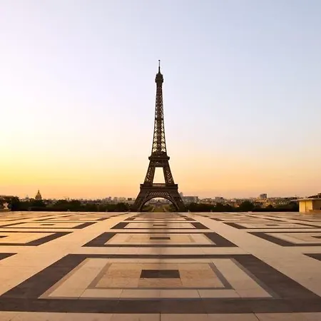 Cosy & Chic - Eiffel Tower Apartman *
