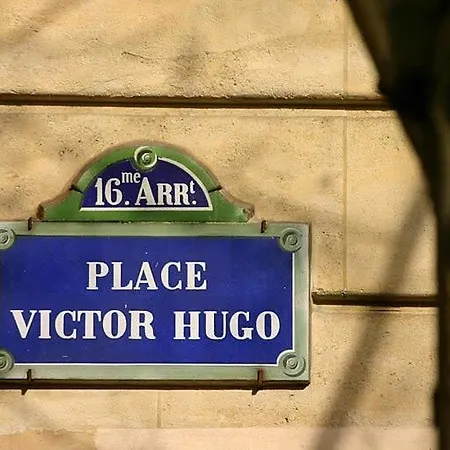 Chic & Cosy Eiffel Tower - Champs Elysees Párizs